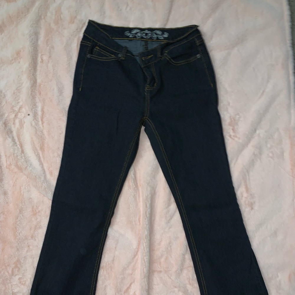 Dark blue book cut jeans lol rides super cute it’s super cute